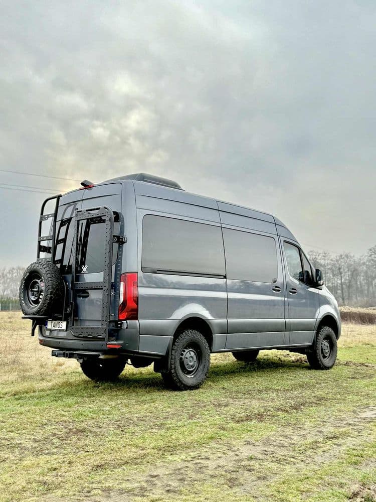 Aluminiowe mocowanie koła zapasowego z drabinką do Mercedes Sprinter 907 thumbnail 3