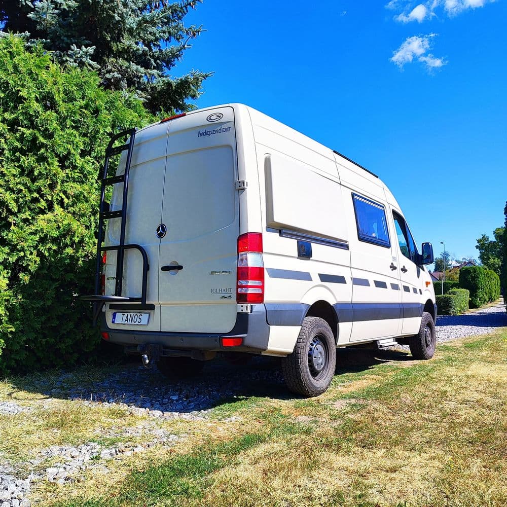 Aluminiowe mocowanie koła zapasowego z drabinką