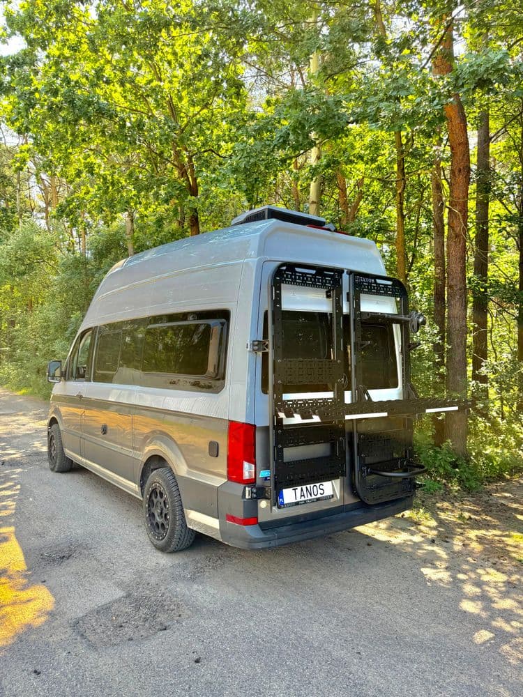 Aluminiowy stelaż wielofunkcyjny do pojazdów MAN TGE, Volkswagen Crafter 2 oraz Volkswagen Grand California thumbnail 3